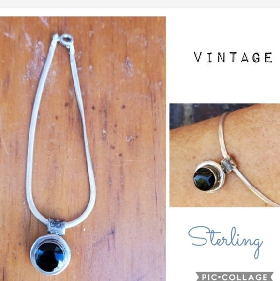 Vintage sterling bracelet with onyx‎ charm - Picture 1 of 8